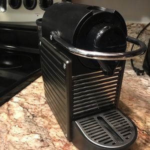Nespresso Pixie C60 espresso maker